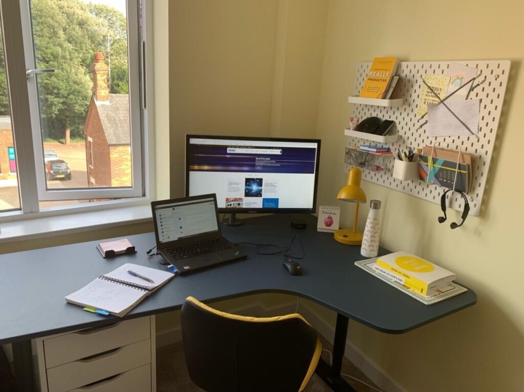 Remote Work Tips: Balancing Productivity and Exploration – Blog The Travel